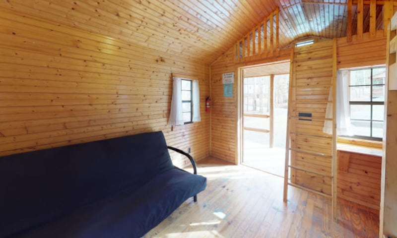 Cozy Cottage (Sleeps 6)-4